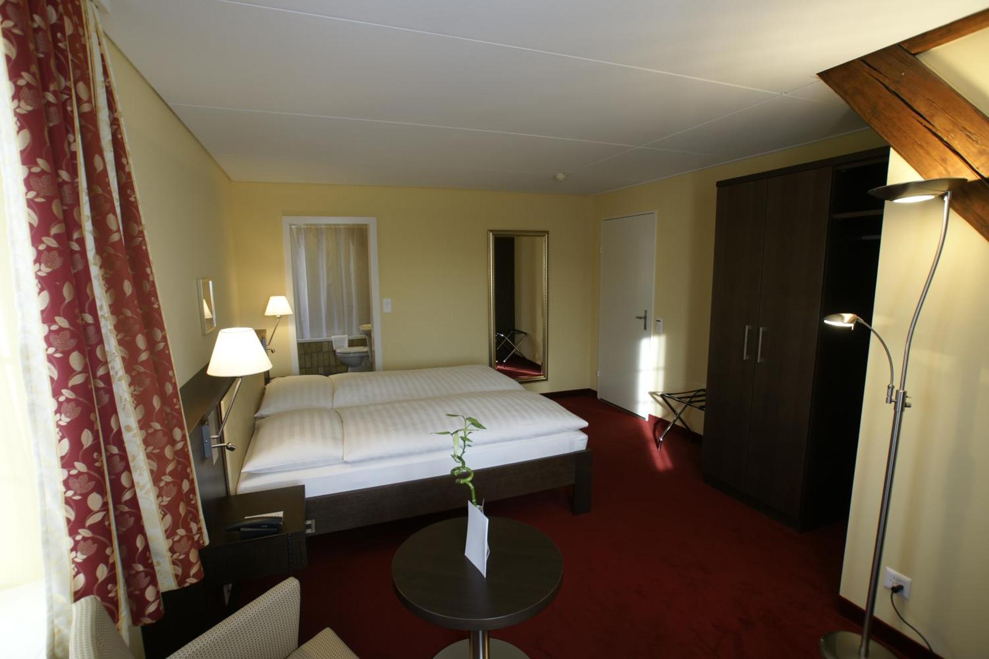 Ochsen Lenzburg Hotell Exteriör bild